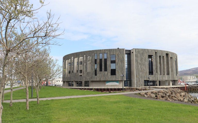 Brautskráningin verður í Menningarhúsinu Hofi.