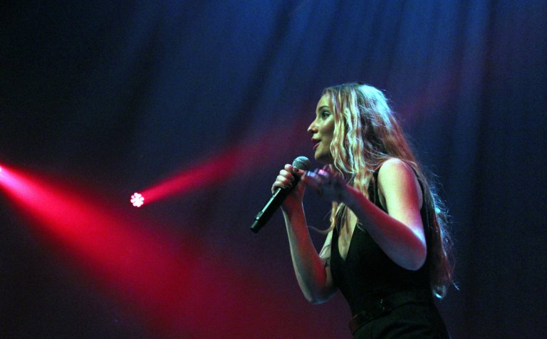 Elísa Ýrr Erlendsdóttir syngur til sigurs í fyrra.