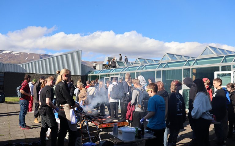 Grillað í góða veðrinu í gær.