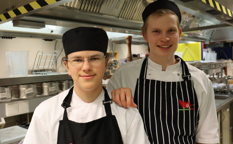 Stund á milli verkefna í matreiðslu dagsins!