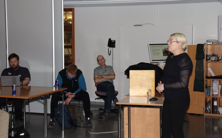 Hjördís flugvallarstjóri á Akureyrarflugvelli.