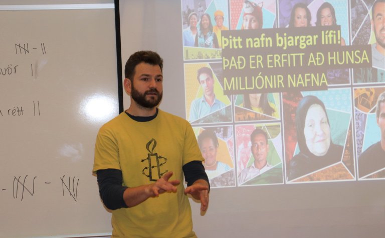Árni Kristjánsson frá Amnesty í VMA.