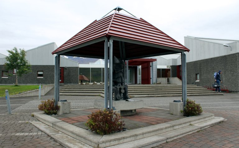 Kennarar við VMA segja skólann búa við fjársvelti.