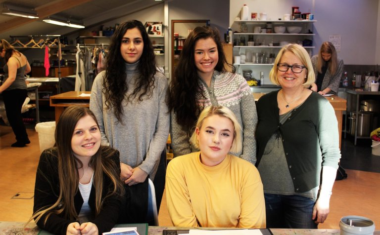 Nemendurnir frá Charlottenlund með kennara sínum.