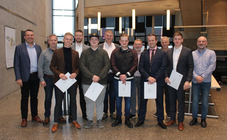 Nýsveinar, kennarar og fulltrúar rafiðnfélaga.