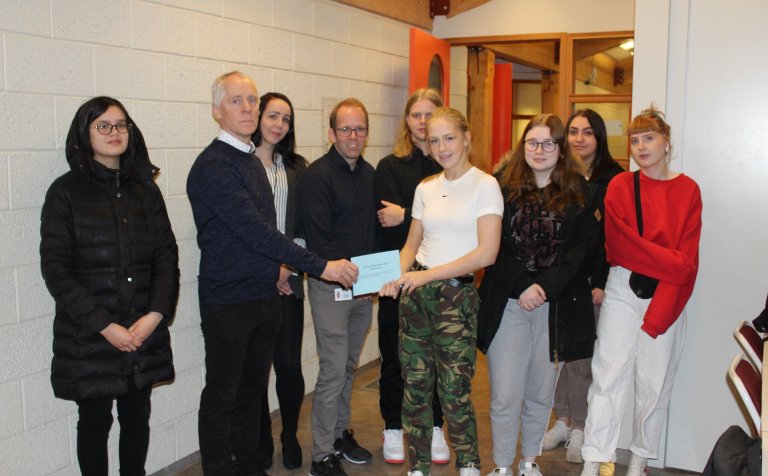 Fulltrúar SAk og nemendur í viðburðastjórnun.