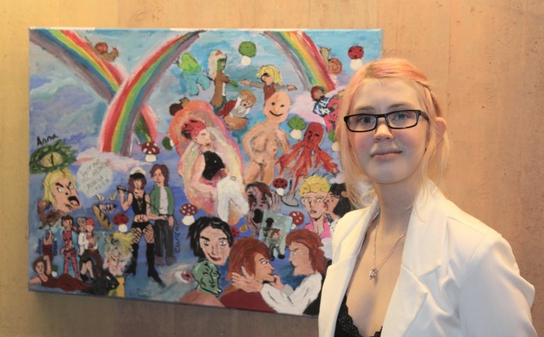 Sigríður Björk Hafstað við akrýlverkið sitt.