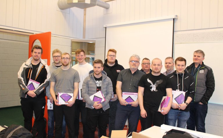 Spjaldtölvurnar nýtast nemendum afar vel í náminu.