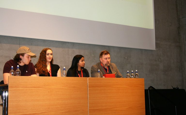 Þrír af fjórum VMA-nemum og Snorri kennari.