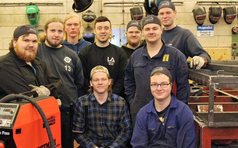 Hinir vösku kerrusmiðir á málmiðnaðarbraut.