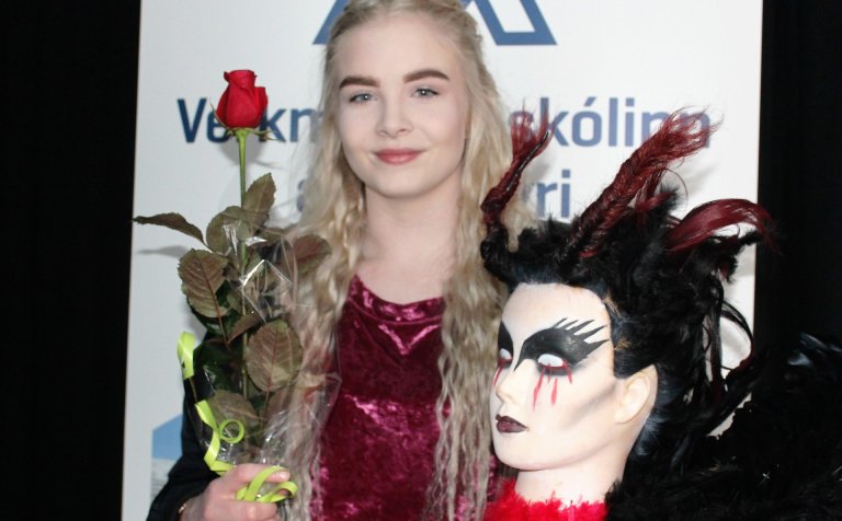 Dagný Anna með fantasíumódelið sitt.