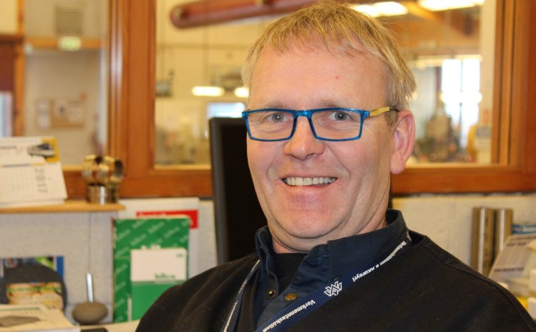 Hörður Óskarsson, brautarstjóri og hringasmiður.