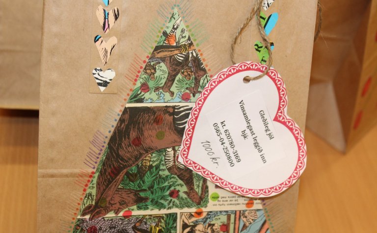 Pokunum fylgir miði með reikningsupplýsingum.