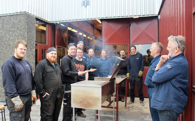 Málmiðnaðarnemar efndu til grillveislu í gær.