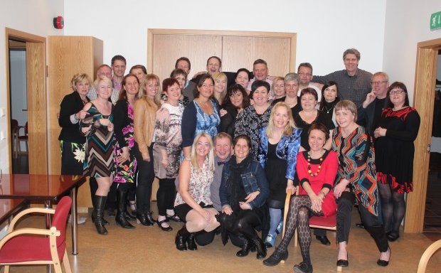 Gleðin við völd hjá 25 ára útskriftarnemum.