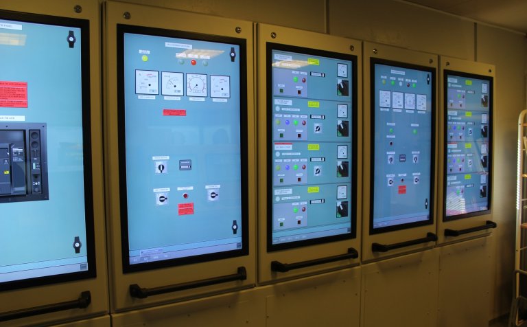 Lítill hluti af hinum nýja vélstjórnarhermi í VMA.