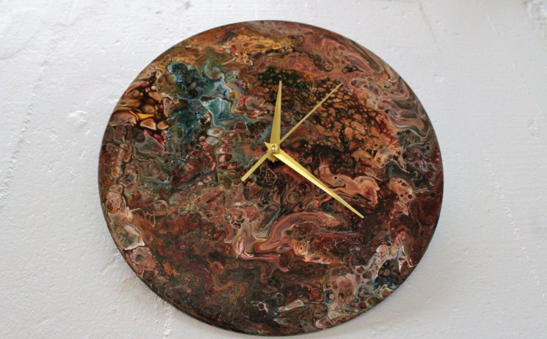 Eitt verka Þorbjargar á sýningunni í VMA.