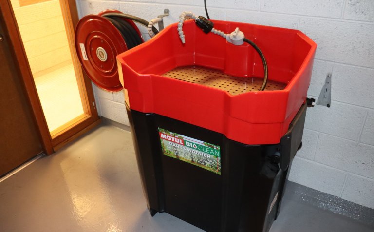 Þetta er nýja Motul þvottakarið.