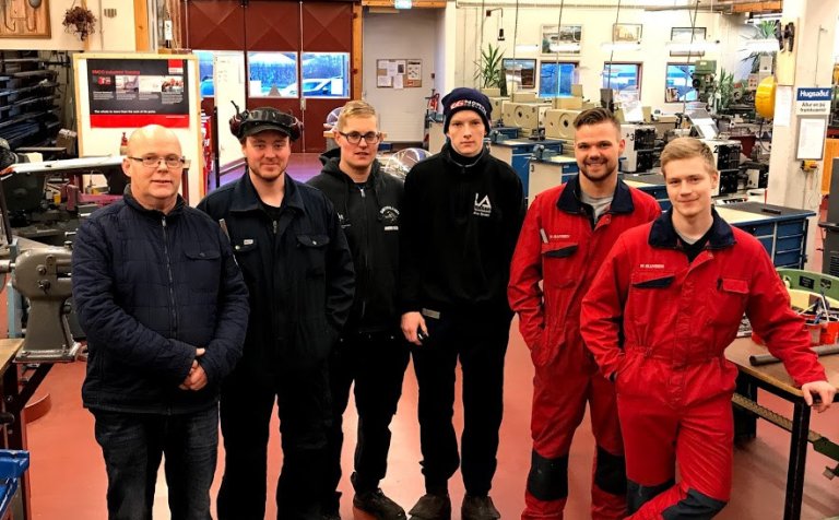 Þátttakendur í sveinsprófinu og Árni Árnason t.v.