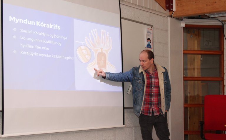 Einar Freyr Þorleifsson fjallaði um kóralrif.