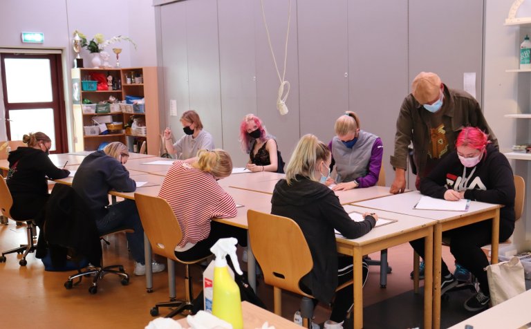 Listnámsbrautarnemar á öðrum skóladegi.