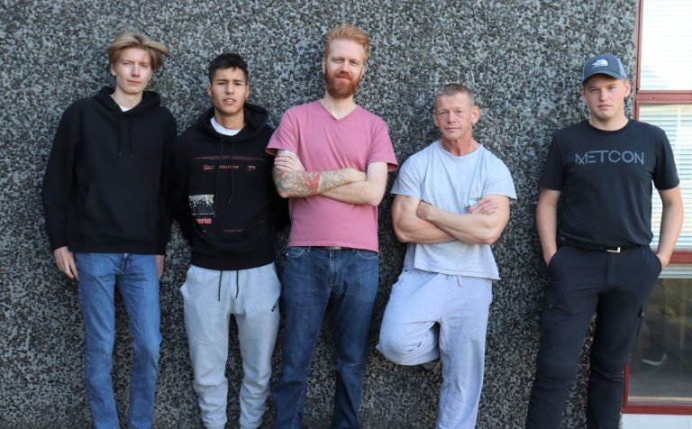 Fimm af sex körlum í sjúkraliðanáminu í VMA.