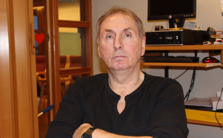 Hinrik Þórhallsson kennari.