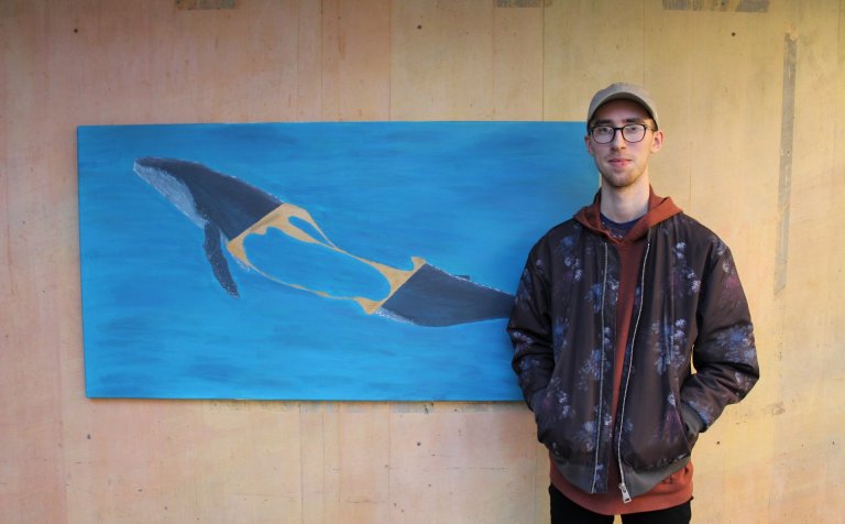 Þorbergur Erlendsson við akrílverk sitt.