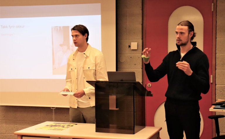 Nökkvi Þeyr og Þorri Þór kynna verkefni sitt.