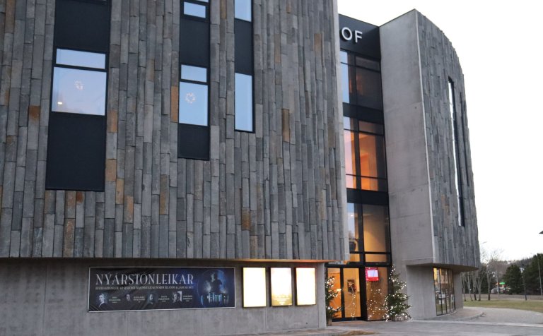 Brautskráning VMA hefst í Hofi kl. 10:00.