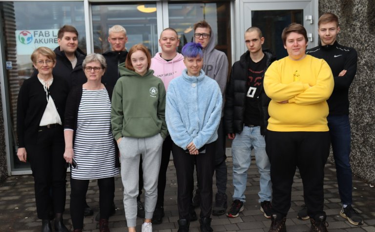 Níu af tólf nemendum ásamt Marínu og Eddu Björk.