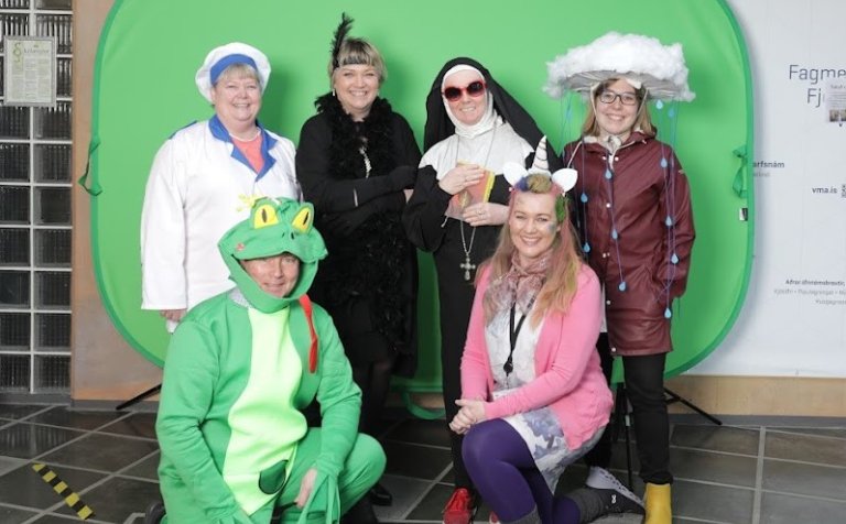 Uppáklæddir starfsmenn VMA á öskudaginn.