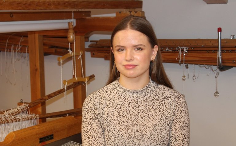 Kasia Rymon Lipinska við vefstólinn.