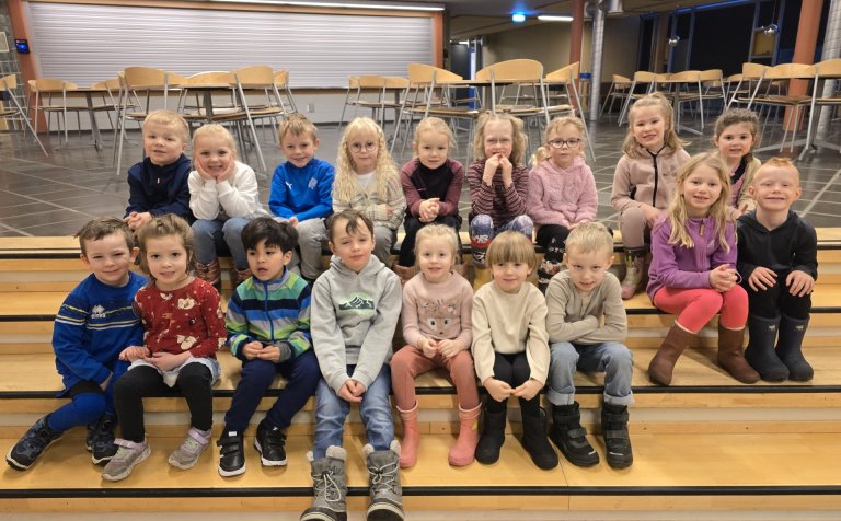 Elstu krakkarnir á leikskólanum Lundarseli á Akureyri í Gryfjunni í VMA.