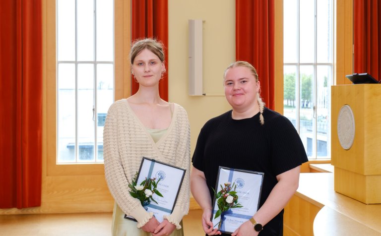 Hafey Hvítfeld Garðarsdóttir og Sóley Margrét Jónsdóttir. Mynd: Háskóli Íslands.