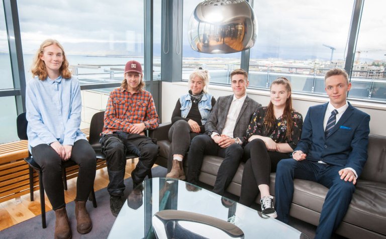 Sex af þeim átta nemendum sem fengu styrki í ár.