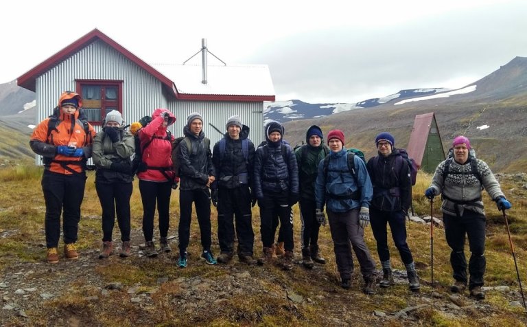 Göngufólk í fullum skrúða við Lamba. Mynd: ÓHB