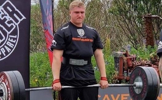 Íslandsmethafinn í hnébeygju, Kamil Krzysztof Potrykud, nemandi á íþrótta- og lýðheilsubraut VMA.