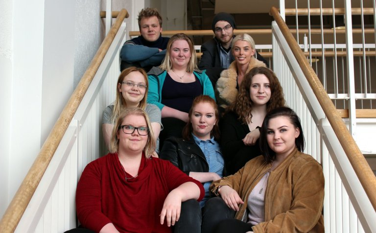 Útskriftarnemarnir níu sem sýna í Ketilhúsinu.