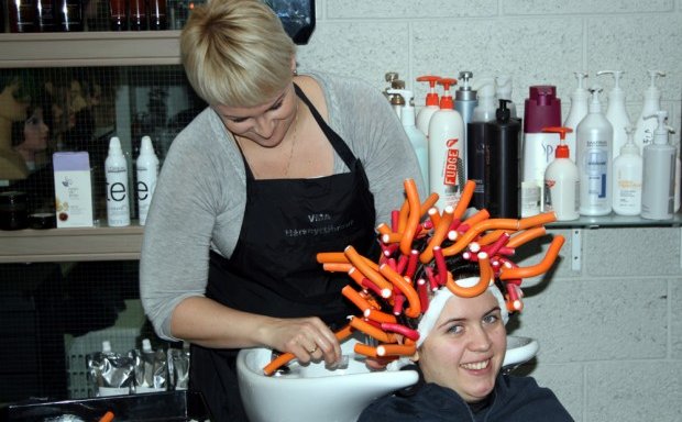 Módel í permanenti.