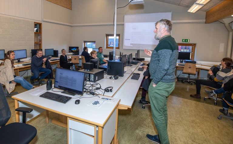 Adam kynnir nýjar Moodle uppfærslur.