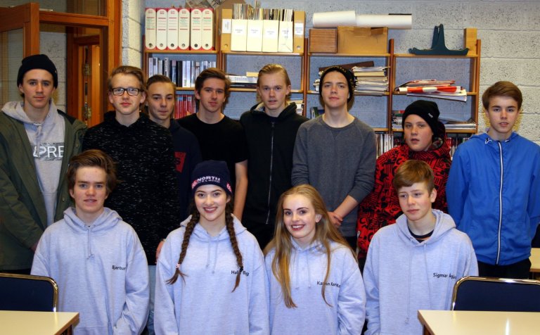 Nemendur úr Naustaskóla mættu í VMA í morgun.