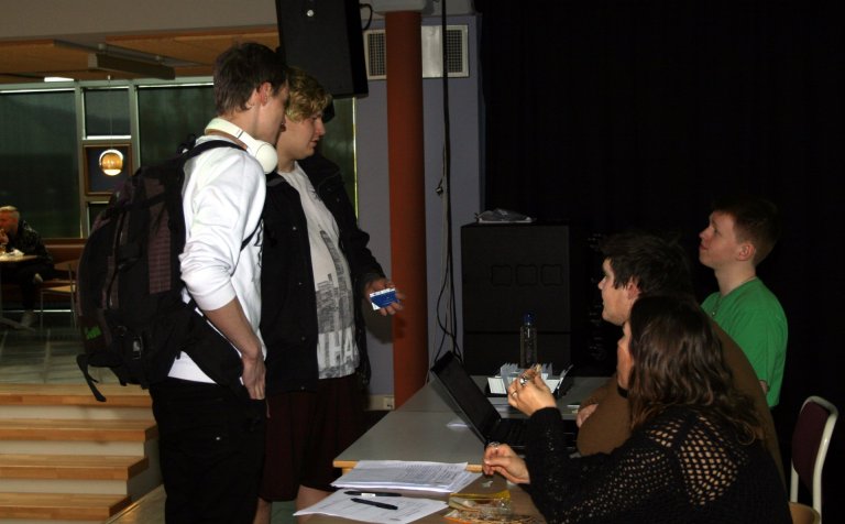 Nemendaskírteinin afhent í Gryfjunni.