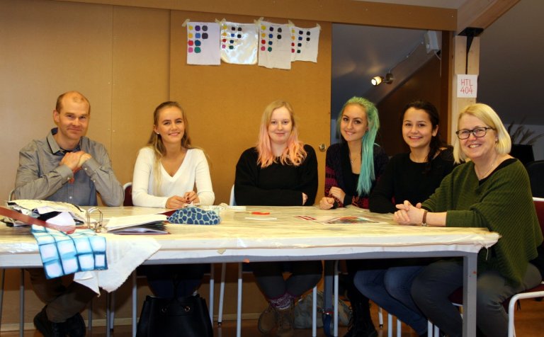 Norsku nemendurnir með kennurum sínum.