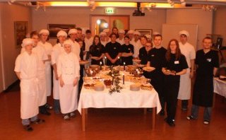 Grunnnámsnemendur á matvælabraut við þorraborðið.