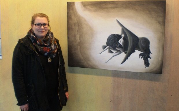 Sigríður Ingibjörg Pálmadóttir við verkið sitt.