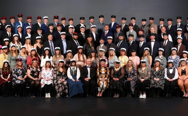 Útskriftarhópurinn í Hofi. Mynd: Páll A. Pálsson.