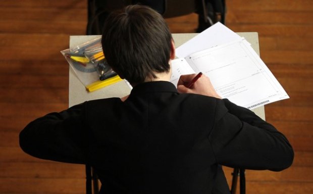 Prófin standa yfir í tvær vikur.