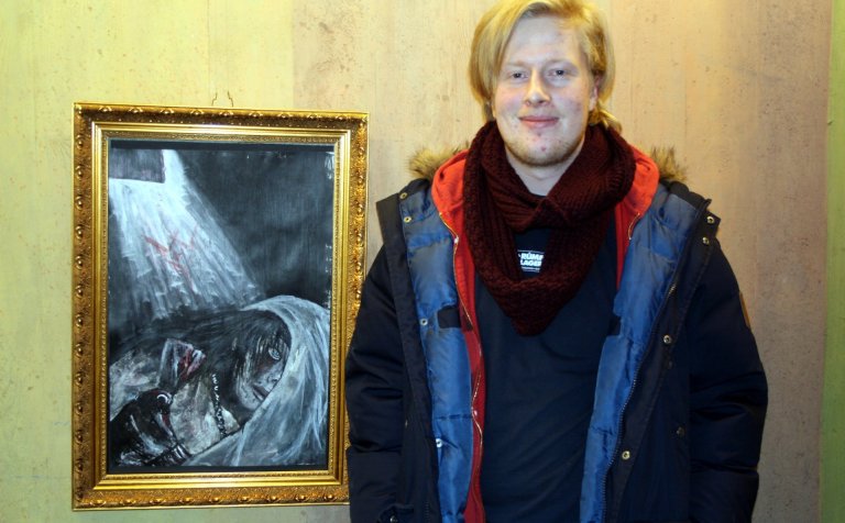 Ragnar Bollason við myndverk sitt.