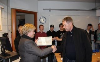 Sigríður Huld Jónsdóttir tekur við gjafabréfinu